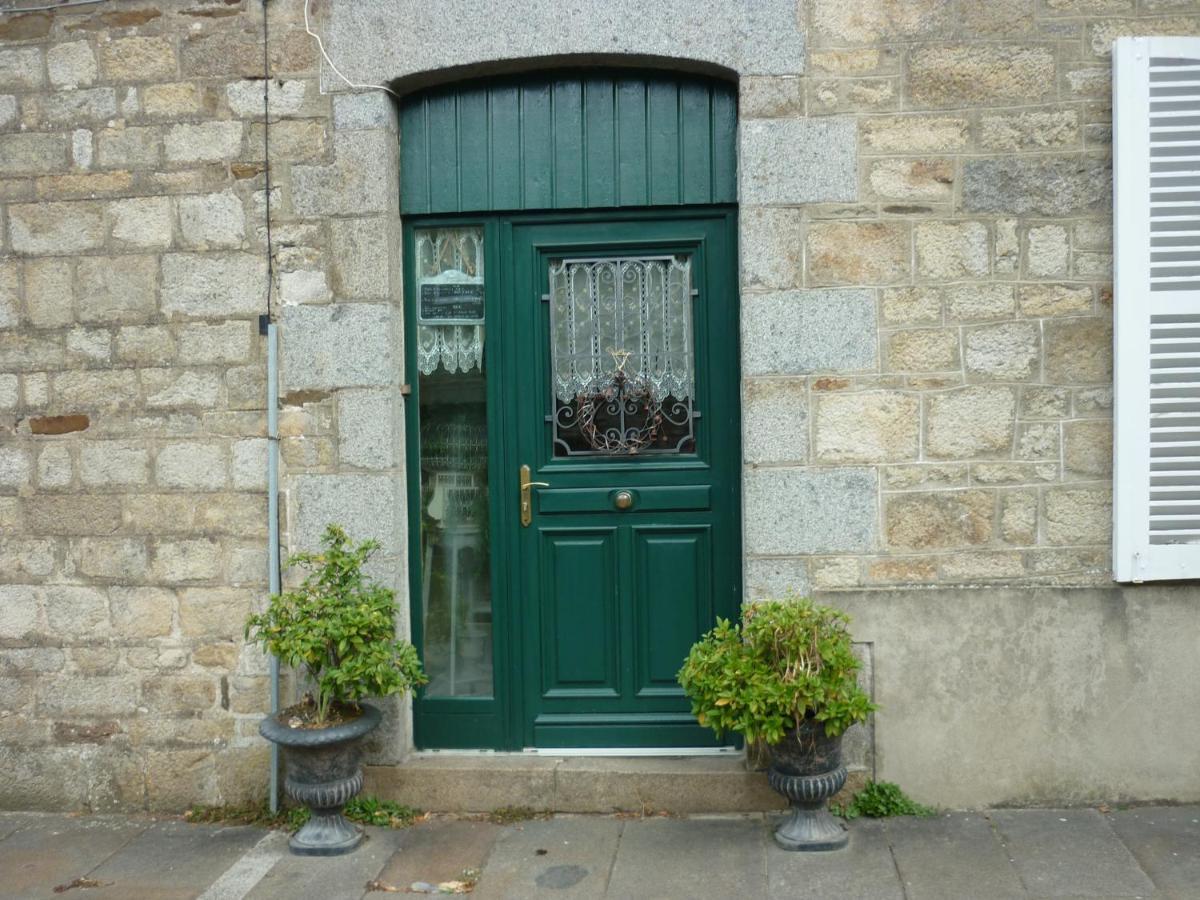 Bed and Breakfast La Maison de Claire à Val-Couesnon Extérieur photo